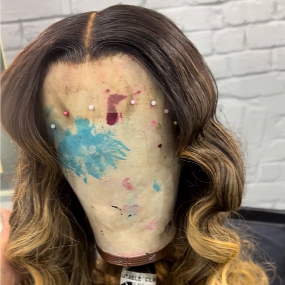 Luxurious Wavy Ombre Hair Wig in Brown and Blonde - Picture 5 of 7